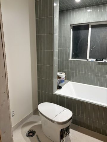 Sep 2, 2026 — White toilet beside the tiled tub and bathroom window